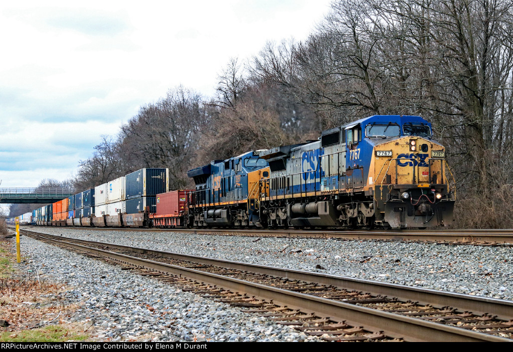 CSX 7767 on I-157